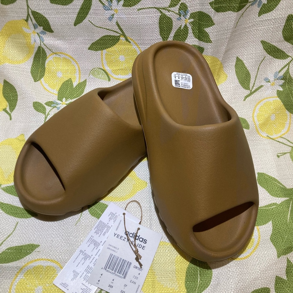 Adidas Yeezy Slide Ochre Size 4